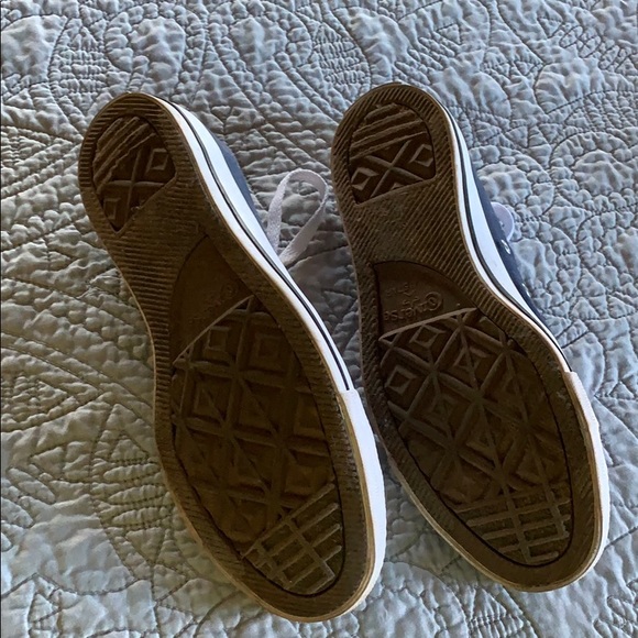 Two pair size 10 Converse - Picture 7 of 9